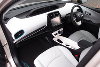 児玉さんが手を焼いたという、新型「プリウス」のインテリア。歴代プリウスのデザインを進化させつつ、先進性と温かみを表現したとされる。