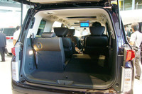 3列目のシートは、荷室にあるボタンの操作で倒すことが（起こすことも）できる。