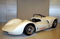 
	68年の第5回日本グランプリに出場したトヨタ初のプロトタイプスポーツである「トヨタ7（セブン）」の、愛好家の手でつくられたばかりの複製。
	 