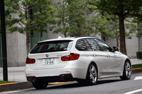 「Mスポーツ」は車高を10mm下げるローダウンサスペンションに加え、専用デザインの前後バンパーやサイドスカートを装備。ほかの仕様とは一目で見分けがつく。