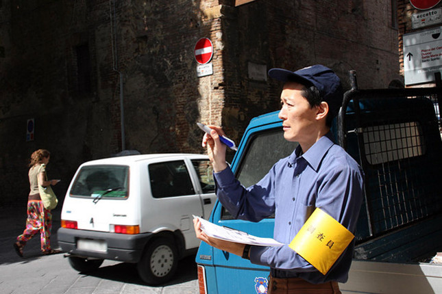 まずはお昼の旧市街に立って調査開始。