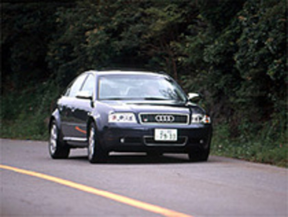 【スペック】全長×全幅×全高＝4845×1850×1450mm/ホイールベース＝2760mm/車重＝1810kg/駆動方式＝4WD/4.2リッターV8DOHC40バルブ(340ps/7000rpm、42.8kgm/3400rpm)/車両本体価格＝915.0万円)