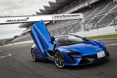 完全新設計のシャシーに電動パワートレインを搭載した、PHEVのスーパースポーツ「マクラーレン・アルトゥー...