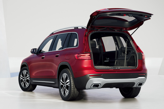 メルセデス・ベンツが7人乗りコンパクトSUV「GLB」の改良モデルを日本
