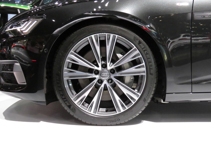 アウディA6（フロントホイール）