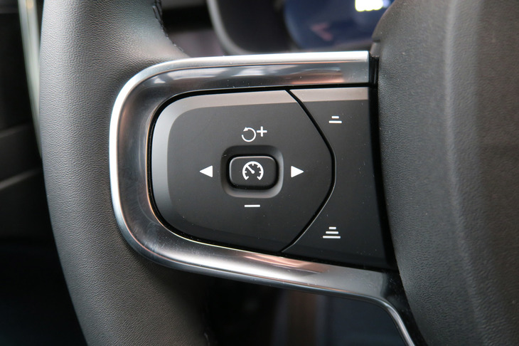 ボルボC40リチャージ（ステアリングスイッチ）