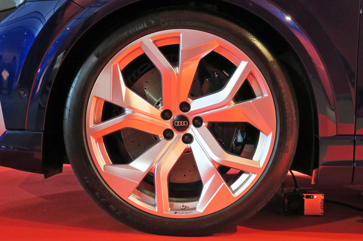 アウディRS Q8（タイヤ＆ホイール）