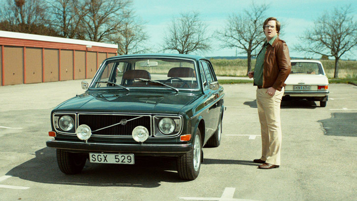 「ボルボ140」
	「アマゾン」こと「ボルボ120」をベースに1966年から生産された小型乗用車。4ドアセダンの「144」、ワゴンの「145」、2ドアセダンの「142」がある。丸みを帯びていた120から一転した角ばったデザインは、次世代の「240」にも受け継がれた。