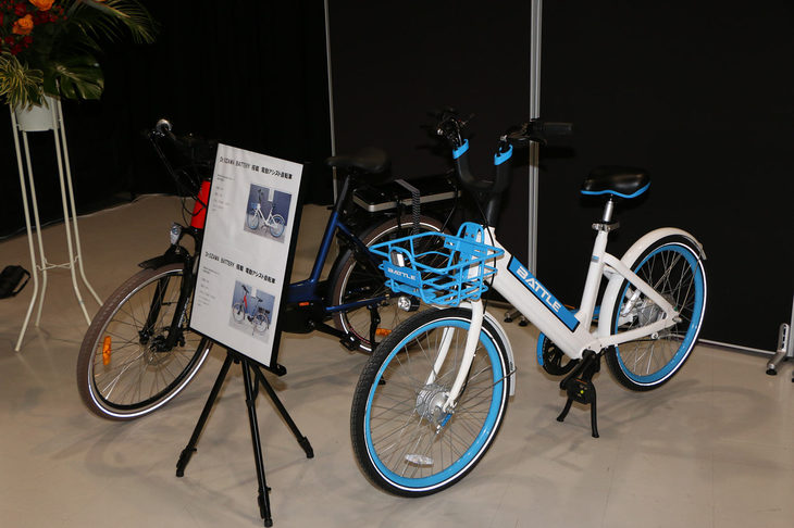 「Dr. OZAWAバッテリー」を搭載した電動アシスト自転車。