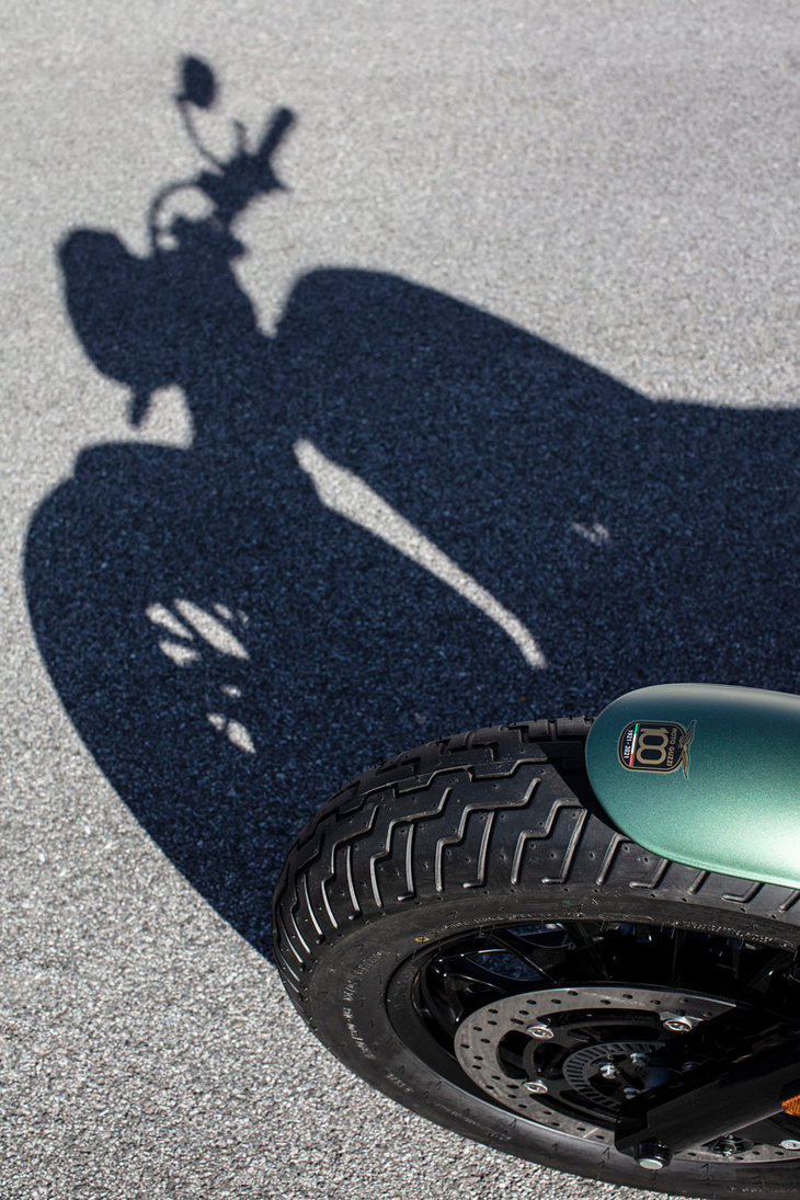 モト・グッツィV9ボバー100周年記念スペシャルエディション