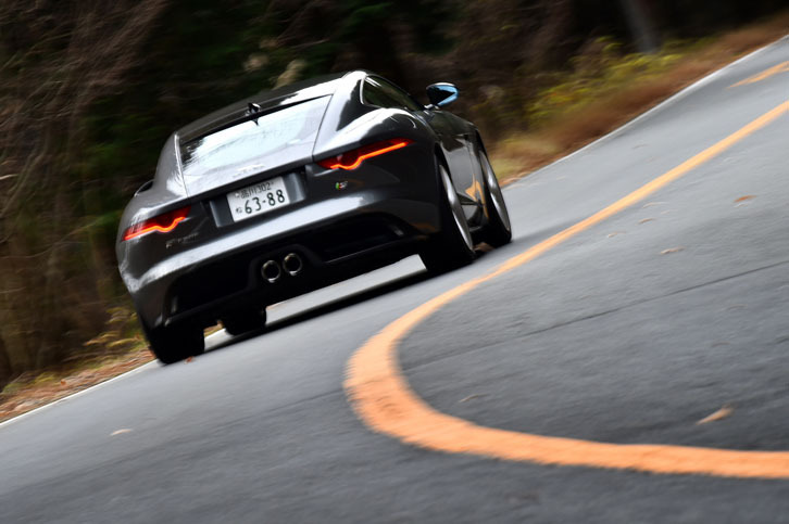 テスト車には、コーナリング中のアンダーステアを抑制するオプション機能「トルクベクタリング・バイブレーキ」が搭載されていた。