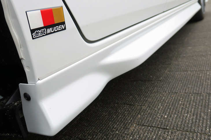 ホンダ・フィットe：HEV RS 無限パーツ装着車（サイドスポイラー for RS）