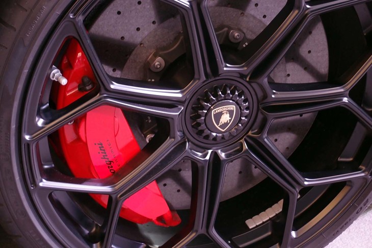 ランボルギーニ・アヴェンタドールLP780-4 Ultimae（フロントホイール）