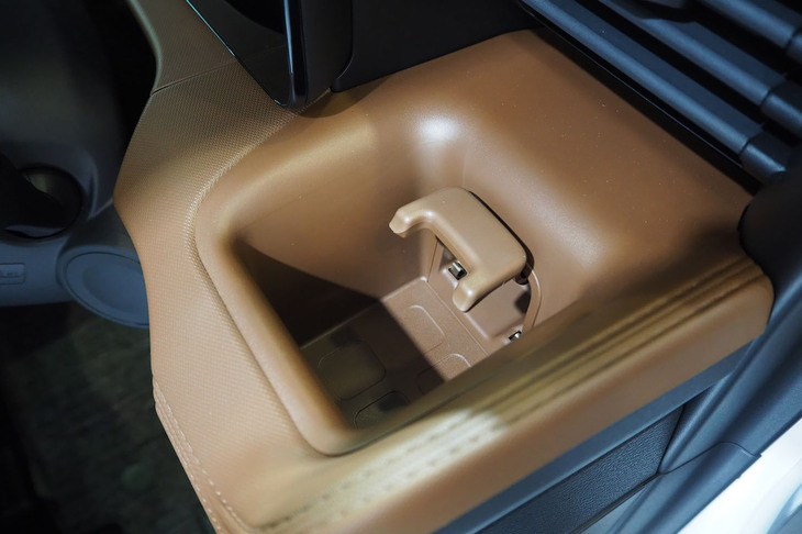 日産ルークス ハイウェイスター（フロントのカップホルダー）