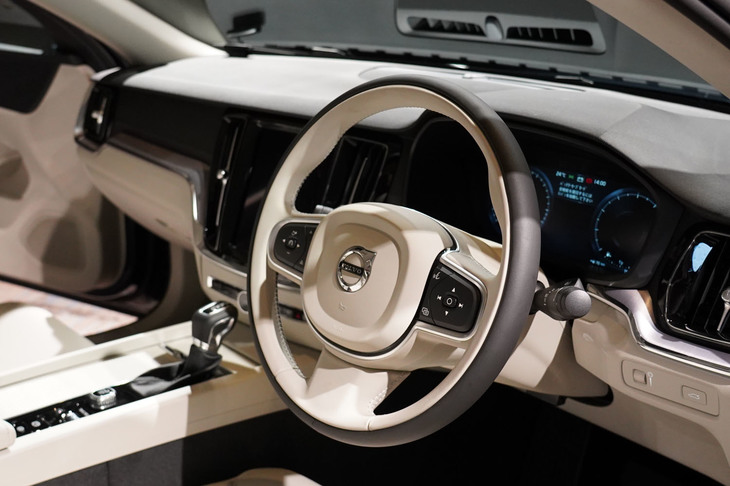 ボルボS60 T5インスクリプション（インストゥルメントパネル）