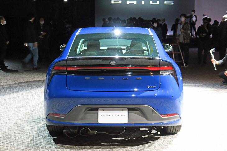 トヨタ・プリウス2.0L HEVプロトタイプ（リアビュー）