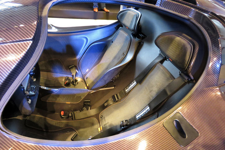 アストンマーティン・ヴァルキリー（シート）