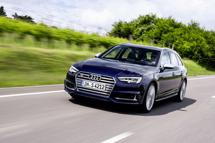 アウディS4アバント（エクステリア）