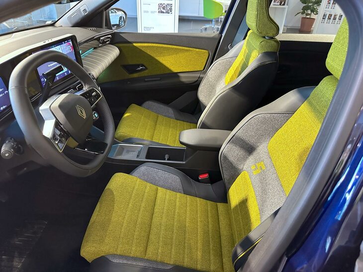 こちらのシート配色も上品だ。