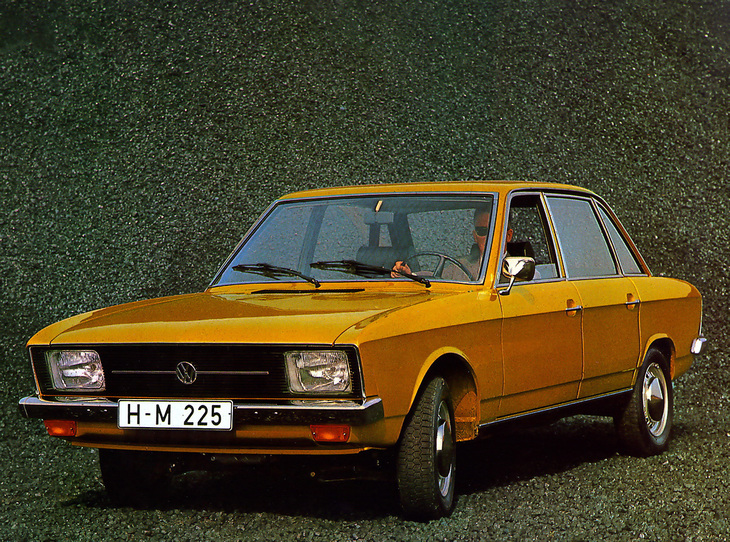 「フォルクスワーゲンK70」。ロータリーエンジン搭載の「NSU Ro 80」を寸詰まりにしたようなプロポーションである。