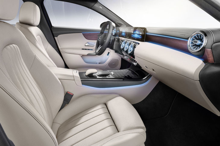 メルセデス・ベンツAクラス セダン（インテリア）