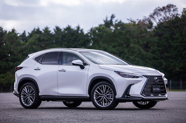 今やレクサスの基幹車種に成長したSUV「NX」。新型は2代目のモデルにあたり、ブランド初のプラグインハイブリッド車の設定など、多数の新機軸によって話題を集めている。（写真：花村英典）