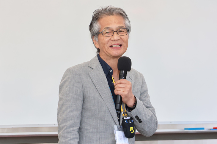 現行「ND」型の初代開発主査であり、ロードスターアンバサダーも務めた山本修弘さんは、2024年に出版した「マツダNDロードスター　開発責任者の記録」に込めた思いについて語った。450枚以上の写真や資料が記載された同著は、ND型の貴重な資料本にもなっており、ファンには必読の一冊といえよう。