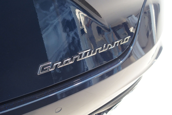 マセラティ・グラントゥーリズモ トロフェオ（リアのエンブレム）