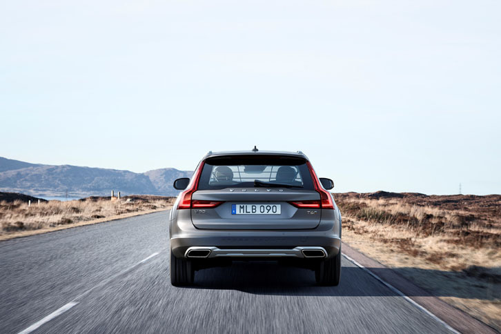 ボルボV90クロスカントリー