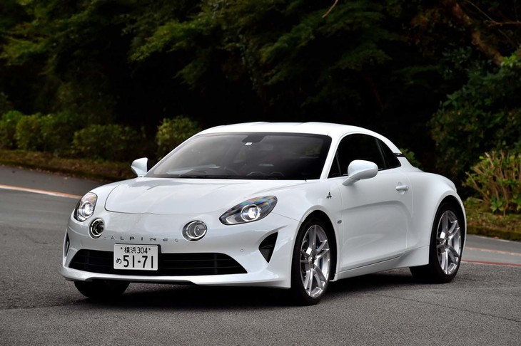 
	【アルピーヌA110ピュアのスペック】
	ボディーサイズ：全長×全幅×全高＝4205×1800×1250mm／ホイールベース：2420mm／車重：1110kg／駆動方式：MR／エンジン：1.8リッター直4 DOHC 16バルブ ターボ／トランスミッション：7段AT／最高出力：252ps（185kW）/6000rpm／最大トルク：320Nm（32.6kgm）/2000rpm／タイヤ：（前）205/40ZR18 86Y／（後ろ）235/40ZR18 95Y（ミシュラン・パイロットスポーツ4）／燃費：14.1km/リッター（JC08モード）／取材時の燃費データ：9.2リッター/100km（約10.9km/リッター、車載燃費計計測値）／価格：811万円
	