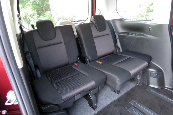 日産セレナ ハイウェイスターG（3列目シート アレンジパターン）