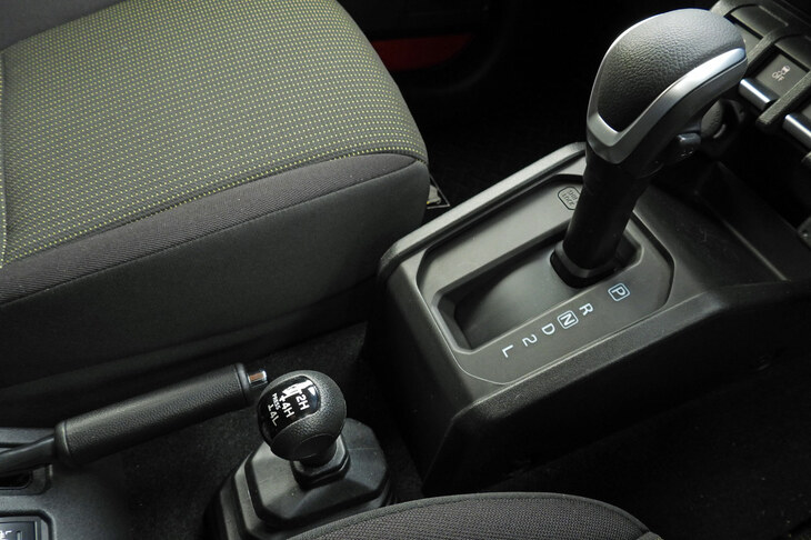 スズキ・ジムニー ノマド（センターコンソール）