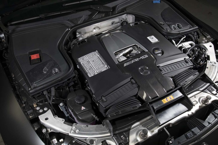 
	最高出力639ps、最大トルク900Nmを発生する「AMG GT63 S」のエンジン。燃費性能を高める気筒休止システムも備わる。
	