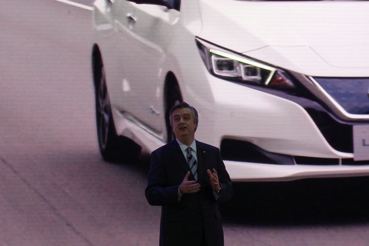 プレゼンテーションを行った、日産のダニエレ・スキラッチ副社長。「日産が長期的に電気自動車のリーダーであり続ける」と力強く語った。