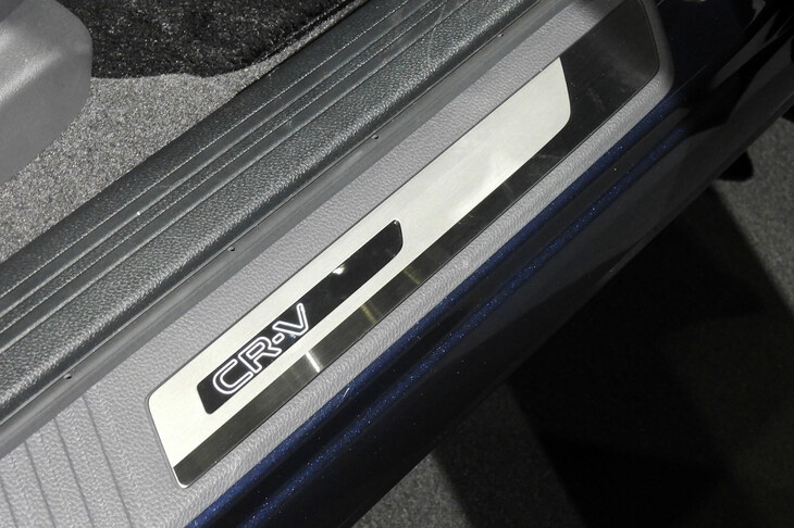 ホンダCR-V e：HEV RSブラックエディション ホンダアクセス用品装着車（サイドステップガーニッシュ）