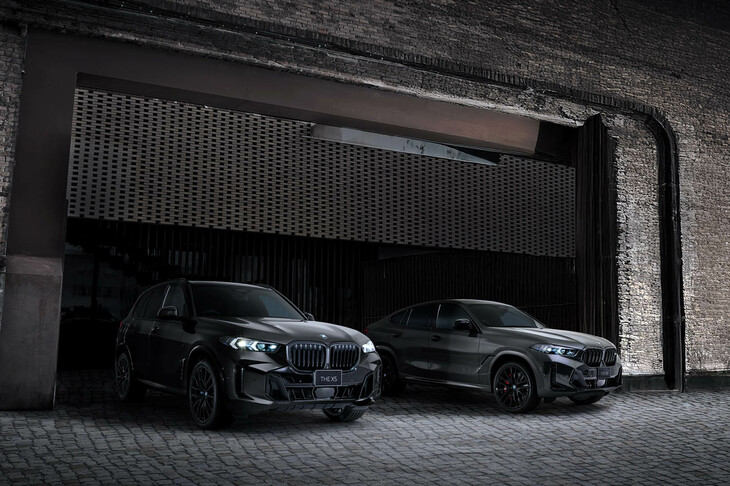 「BMW X5エディションシャドー」（写真左）と「BMW X6エディションシャドー」（同右）。