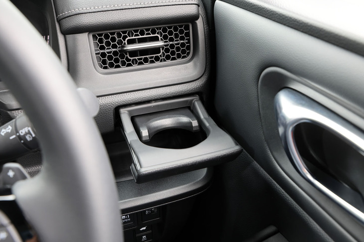 ホンダ・ステップワゴンe：HEVスパーダ（ドリンクホルダー）