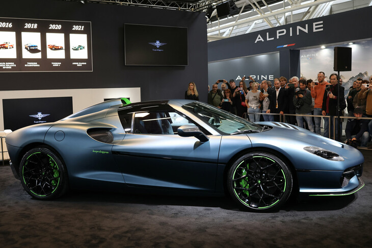 同じく「アウトモト・デポカ」にて。カロッツェリア「トゥーリング・スーペルレッジェーラ」は、「アレーゼRH95 グリージョ・アルティコ」を世界初公開した。