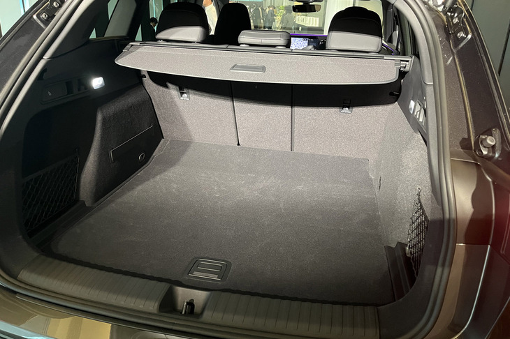 荷室容量は526リッター。背もたれをすべて前方に倒せば、1529リッターに容量を拡大できる。