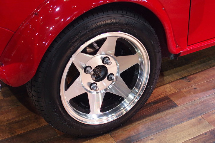 165/55VR12サイズの「SP SPORT R7」が装着された1993年の「ローバー・ミニクーパー1.3」。