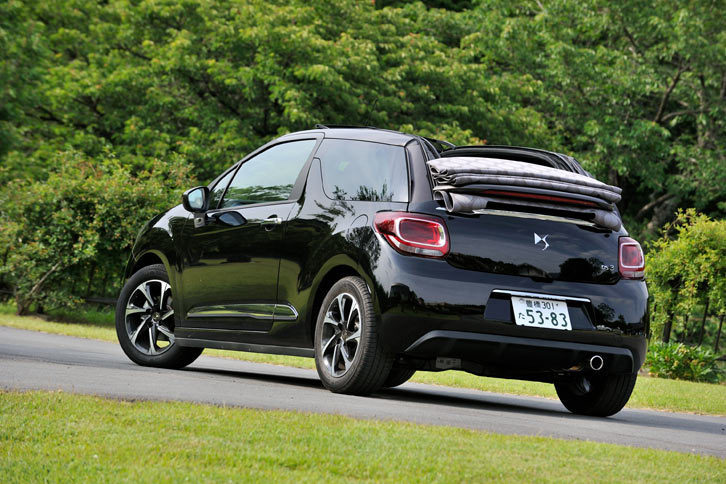 フェイスリフトを含む一部改良が実施された「DS 3カブリオ」。クローズドトップの「DS 3」とともに、2016年6月1日に発売された。