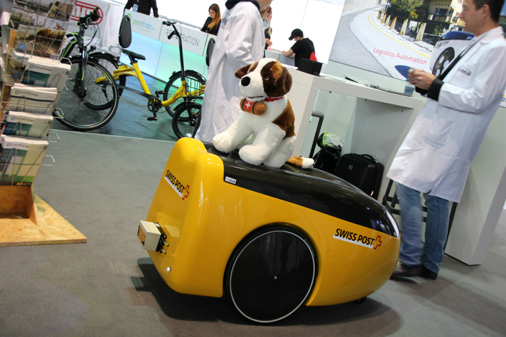 スイス、ドイツ、そしてアメリカを拠点とする企業、テレリテイルによる完全自動操縦の物流デバイス。山間部での郵便物輸送を提案。