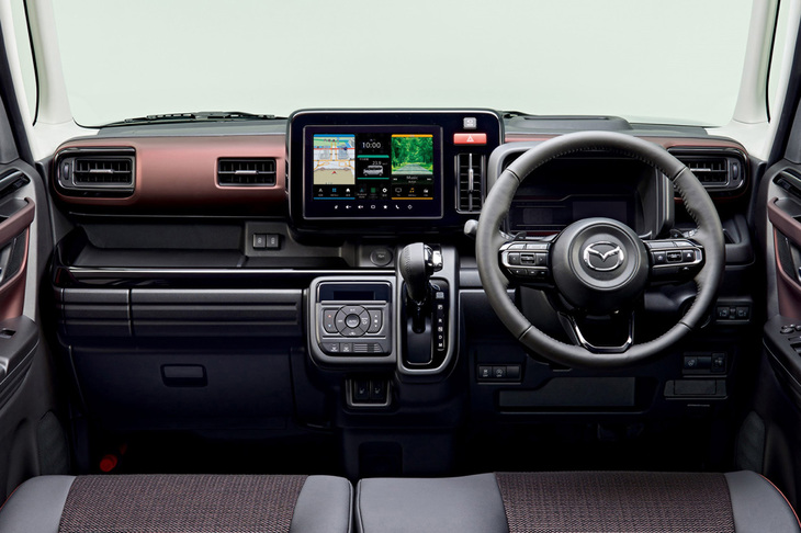 「フレアワゴン カスタムスタイル」のインストゥルメントパネル。