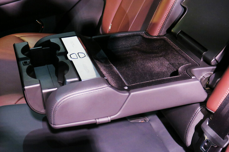 ランドローバー・レンジローバー スポーツ（リアセンターアームレスト）