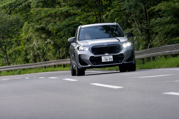 ドライブトレインでは、フロントに機械式LSDが装備される点もトピック。トラクションの抜けを抑え、コーナーからの力強い脱出を可能にする。