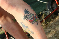 おじさんの足元は、「フォルクスワーゲン・タイプ2」ファンであることを無言のうちに物語っていた。