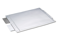 レトルト食品のパウチのように見えるこちらは、先代「日産リーフ」のバッテリーセル。中身は液状の電解質で満たされている。全固体電池とは、液状ではなく固体の電解質を用いた電池のことをさす。