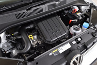 1リッター直3エンジンのスペック（最高出力75ps、最大トルク95Nm）は、マイナーチェンジの前後で変わらない。