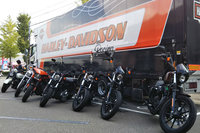 この下半期も方々飛びまわった記者だが、いちばん楽しかったのはハーレーダビッドソンの合同試乗会だった。最新モデルをとっかえひっかえしつつ、1泊2日で富山・石川を駆け回るというもので、鉄馬文化の奥深さを思い知った。