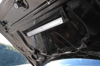 開発中のドライカーボン製ボンネット。ボンネットは大型のフタ物部品なので、カーボン化すると大幅な軽量化となる。